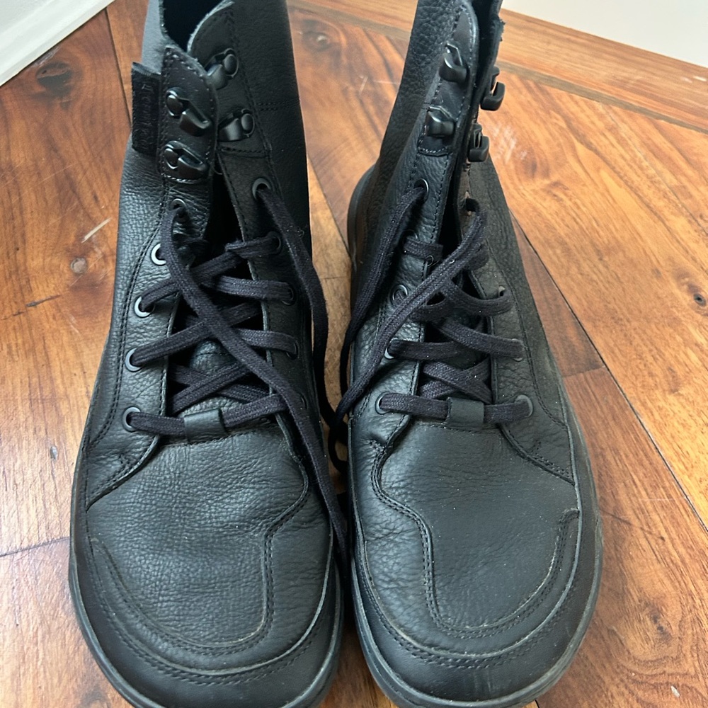 Vivobarefoot sneaker boots 41